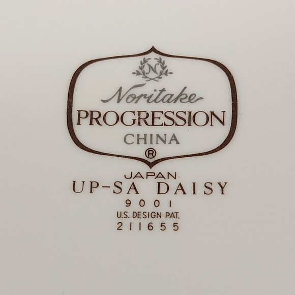 Noritake Up-Sa Daisy (9001) - 10.25" Shallow Covered Serving Dish - Picture 6 of 6